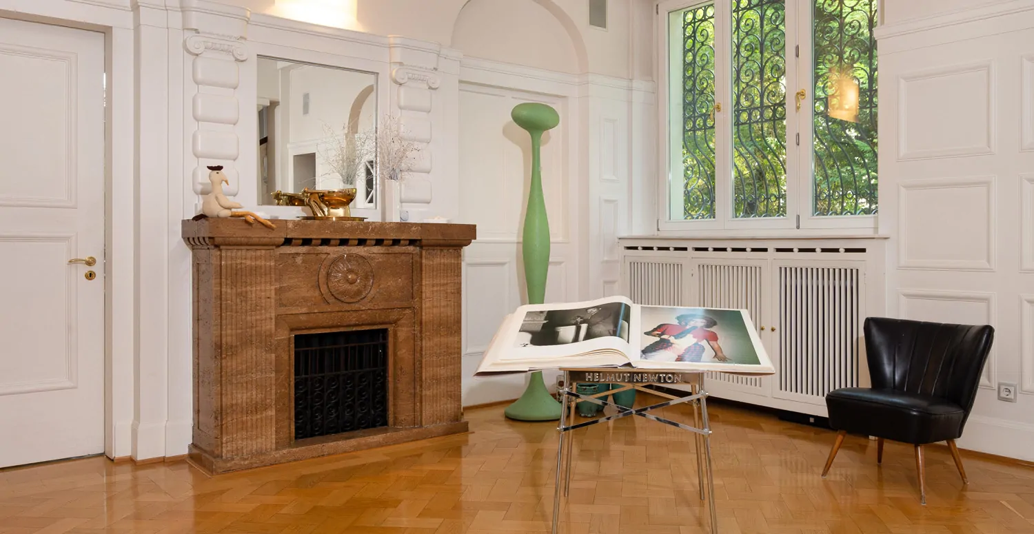 Eingangshalle mit Kamin