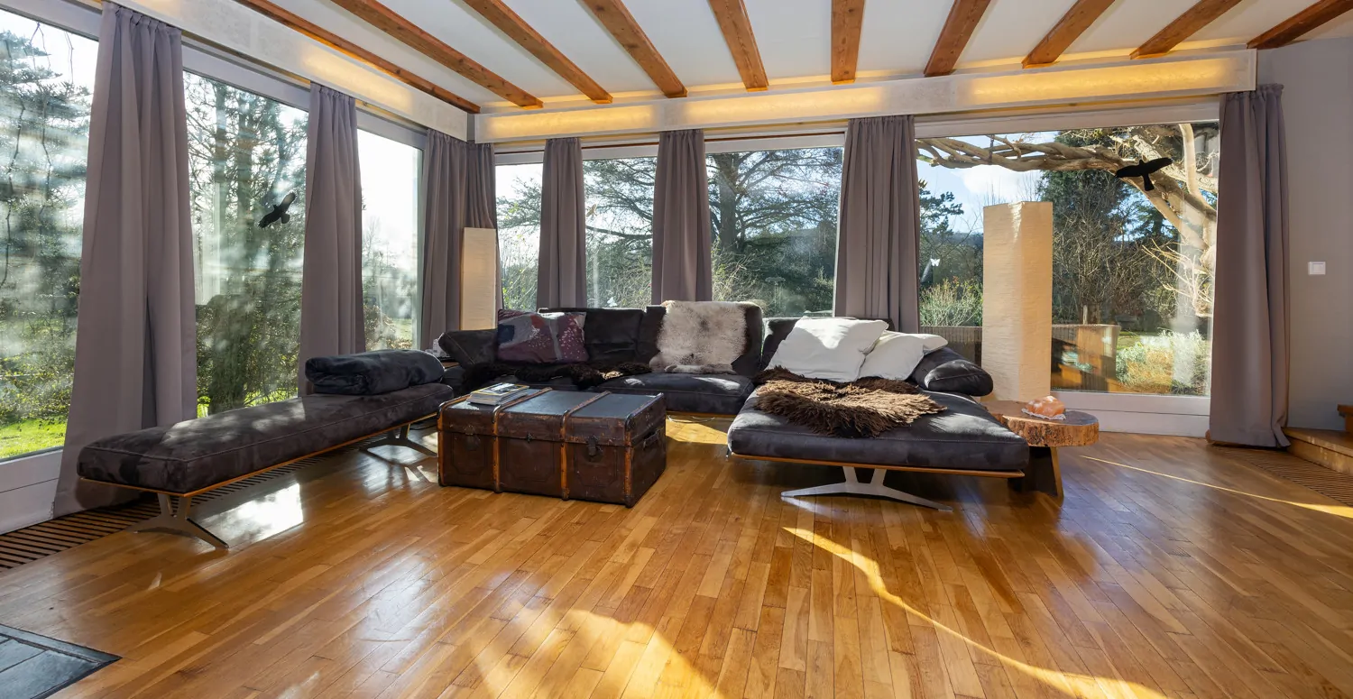 Wohnzimmer mit Panoramafenster