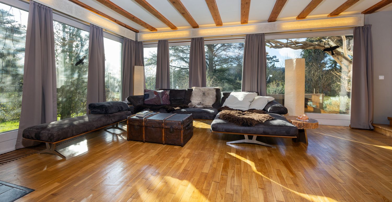 Wohnzimmer mit Panoramafenster