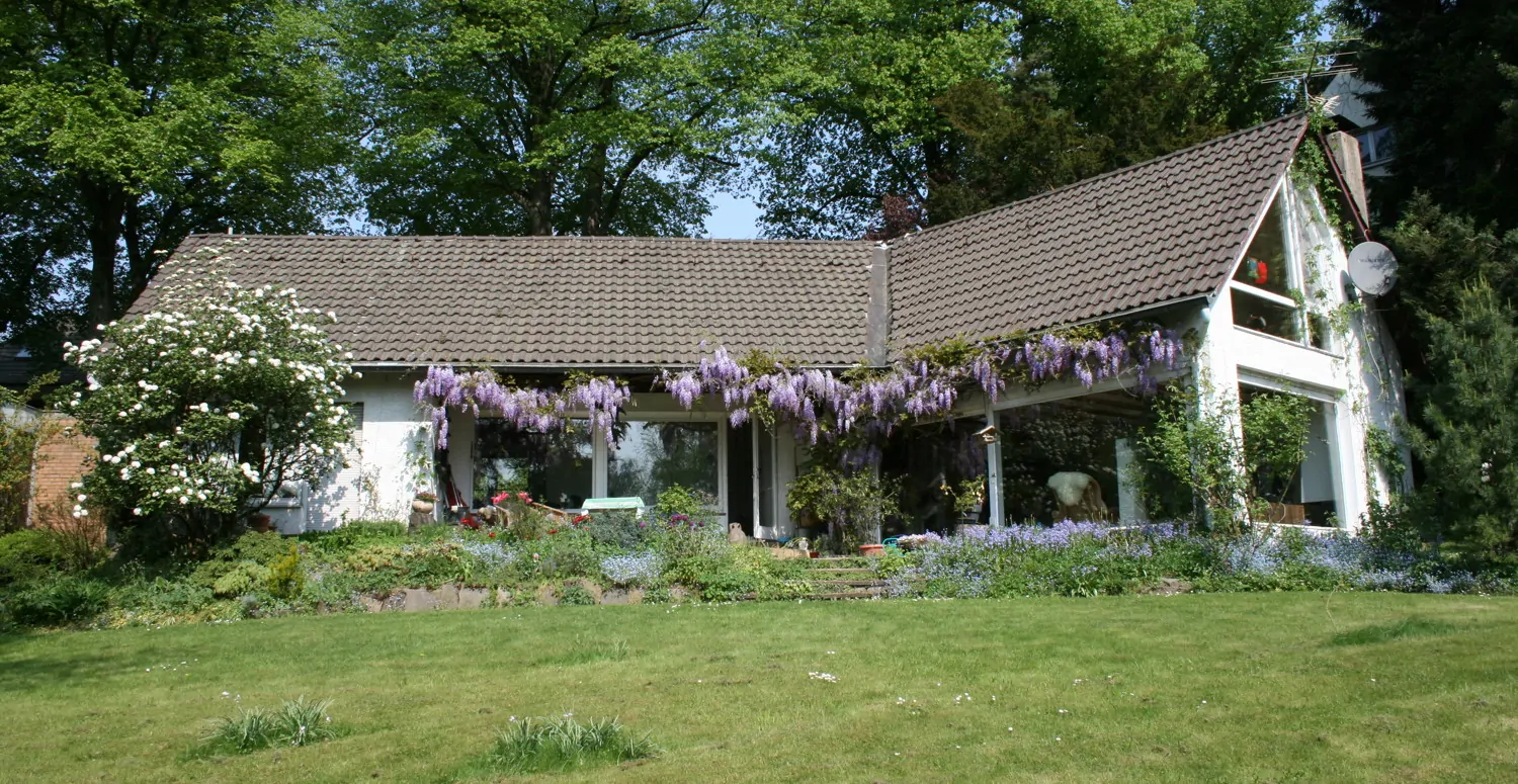 Rückseite im Sommer