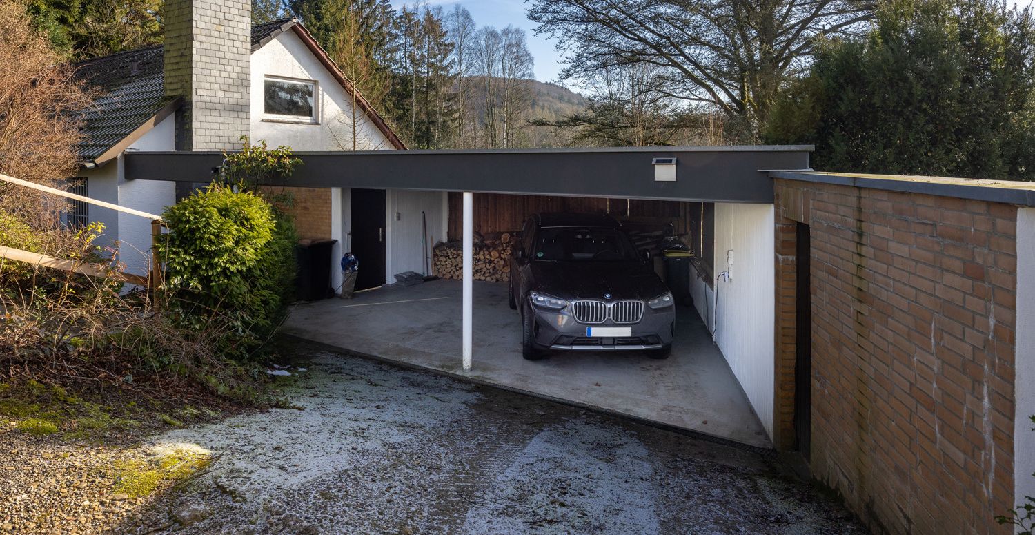 Zufahrt Carport