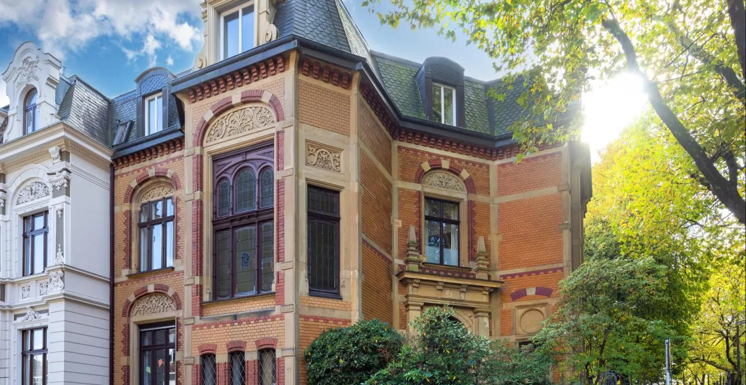 Briller Viertel: Erdgeschosswohnung mit eigenem Garten und Garage