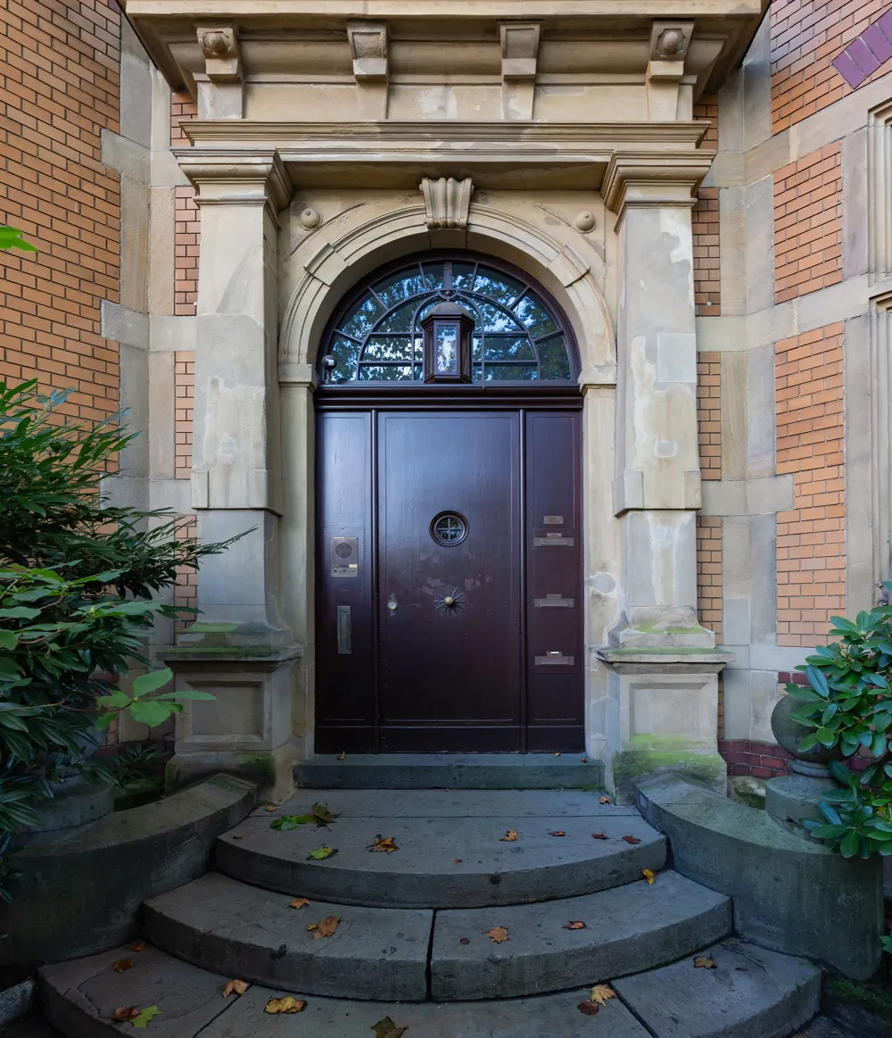 Briller Viertel: Erdgeschosswohnung mit eigenem Garten und Garage