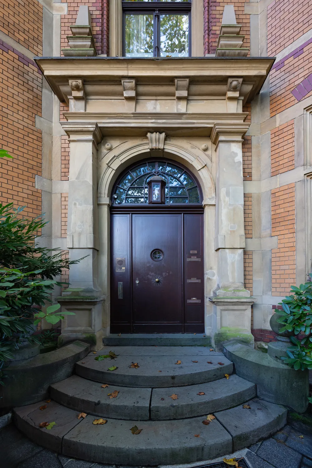 Briller Viertel: Erdgeschosswohnung mit eigenem Garten und Garage