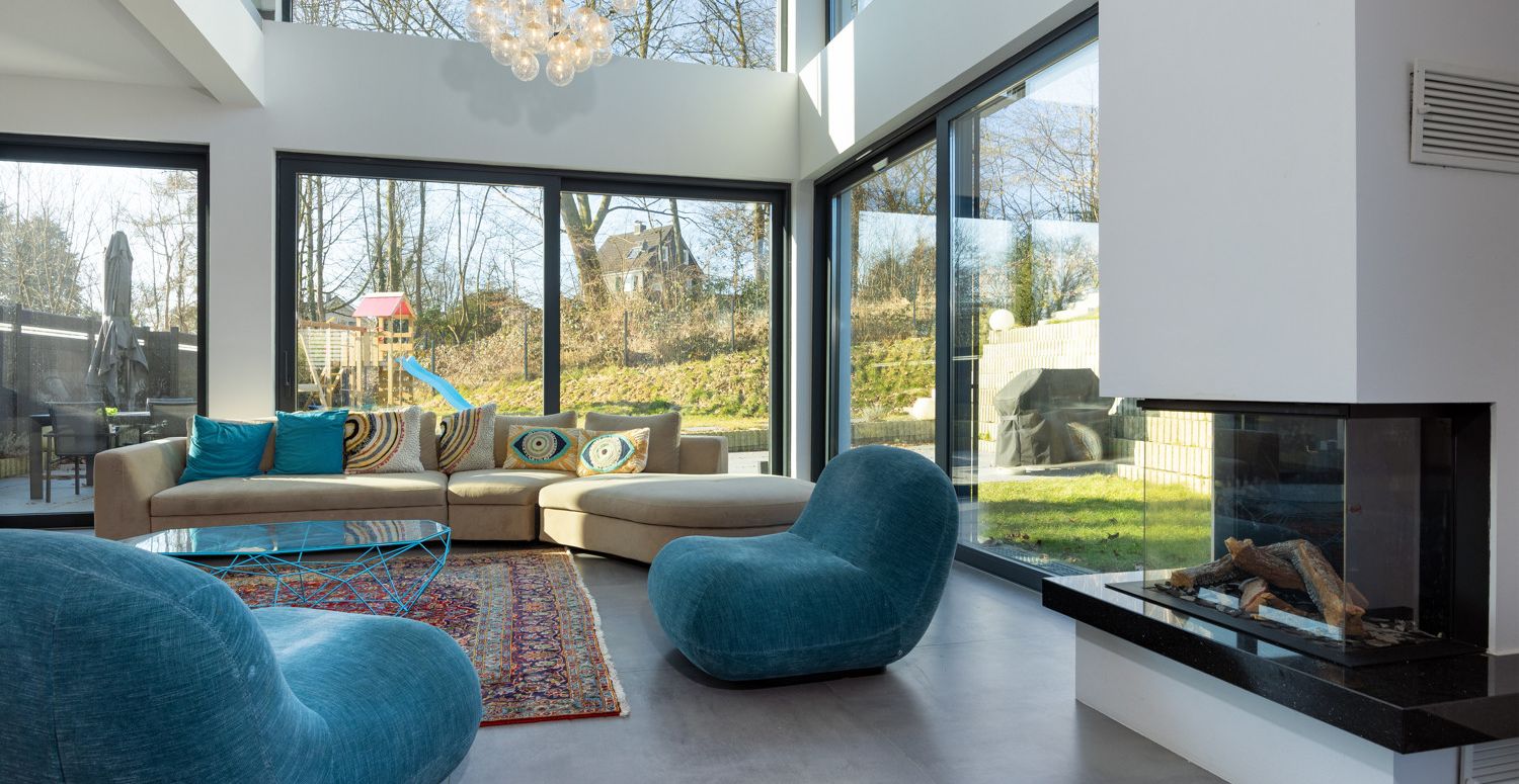 Kamin mit Wohnzimmer