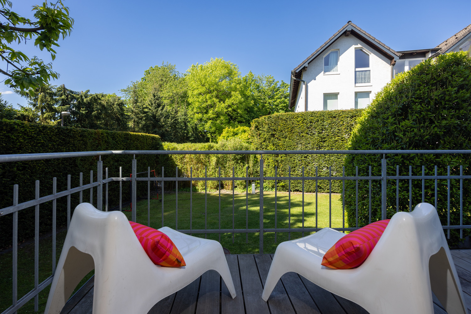 Terrasse (Zugang über Wohnzimmer)