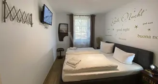 von_poll_real_estate_property_CR482_image_18