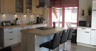 von_poll_real_estate_property_SM830_image_11