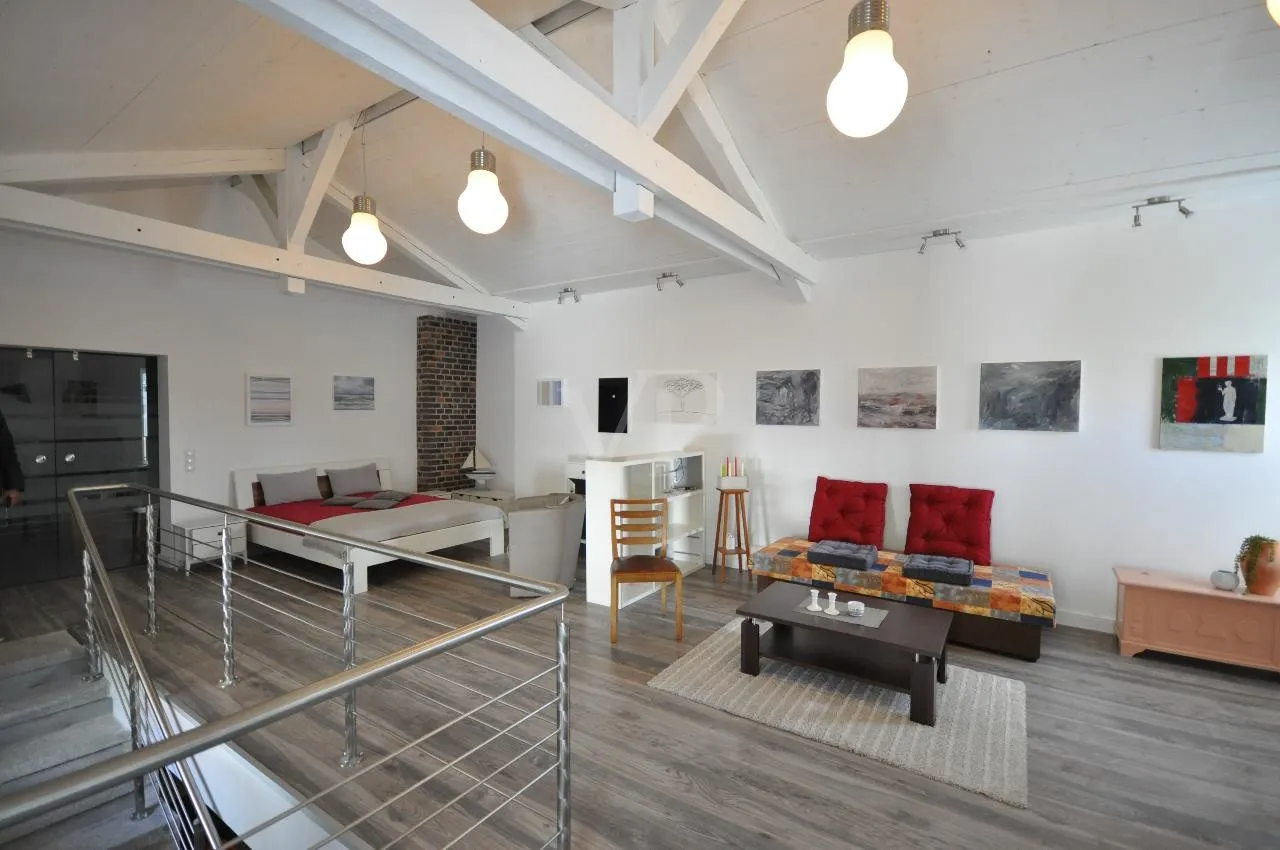 Monolocale su 3 livelli tra scogliere di gesso e mare