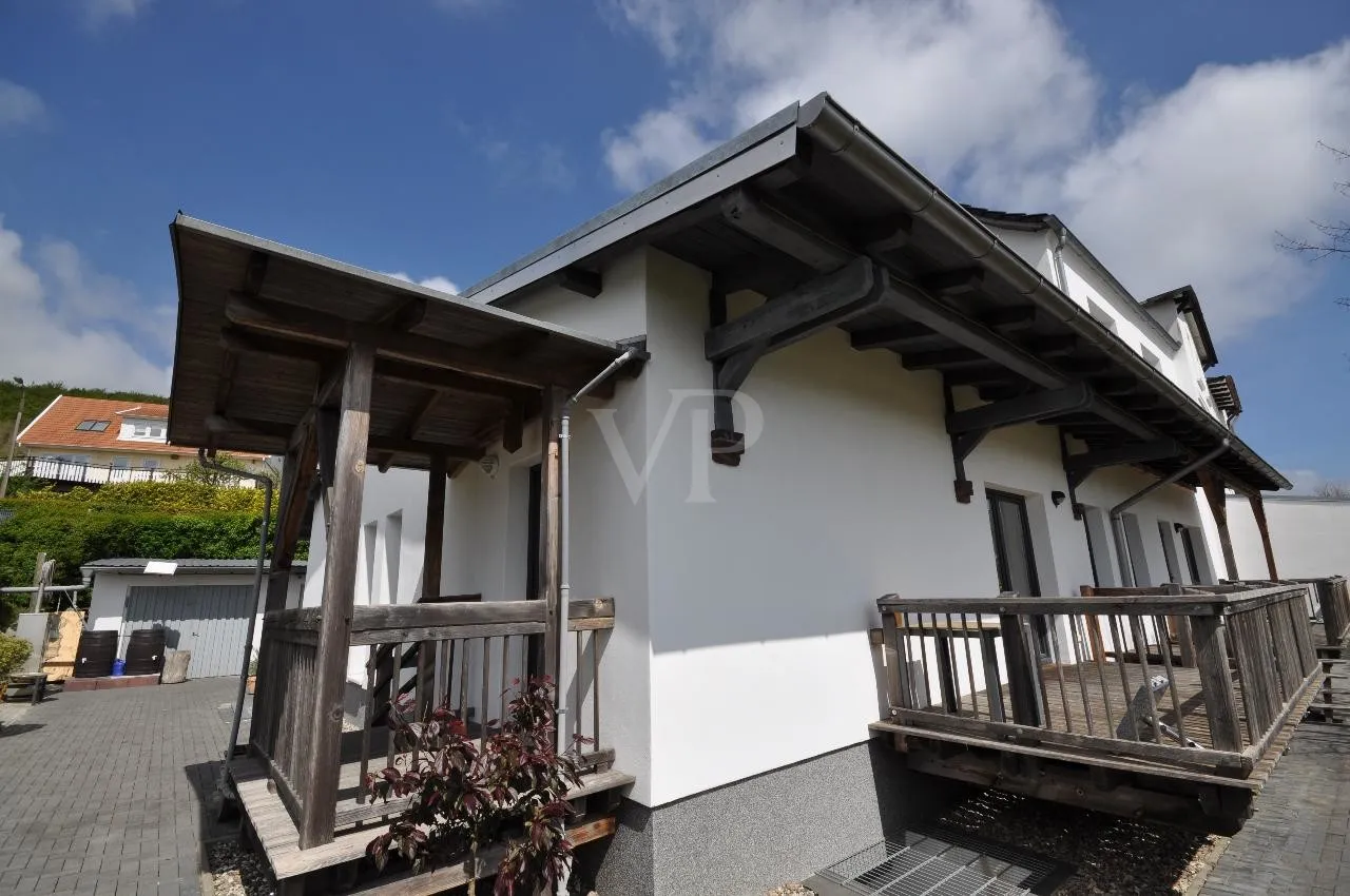 Monolocale su 3 livelli tra scogliere di gesso e mare