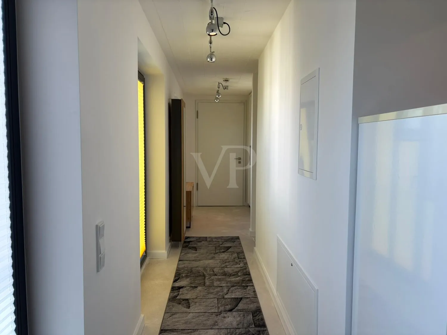 Appartement moderne avec mobilier de haute qualité, situé en première ligne de la plage de la mer Baltique.