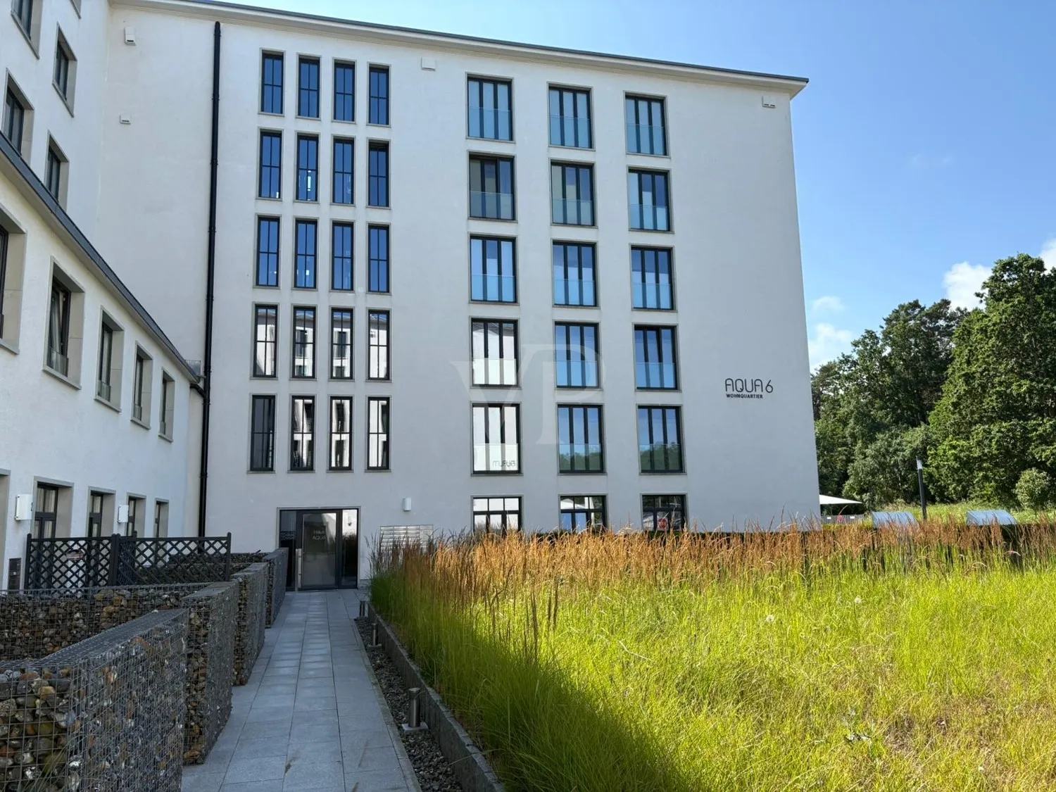 Appartement moderne avec mobilier de haute qualité, situé en première ligne de la plage de la mer Baltique.
