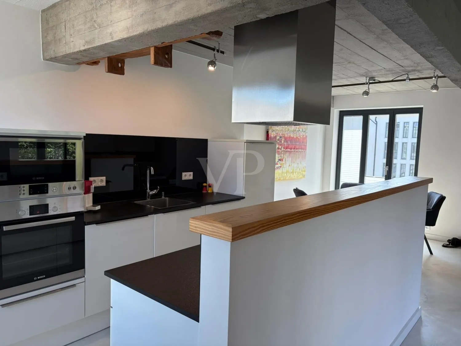 Appartement moderne avec mobilier de haute qualité, situé en première ligne de la plage de la mer Baltique.