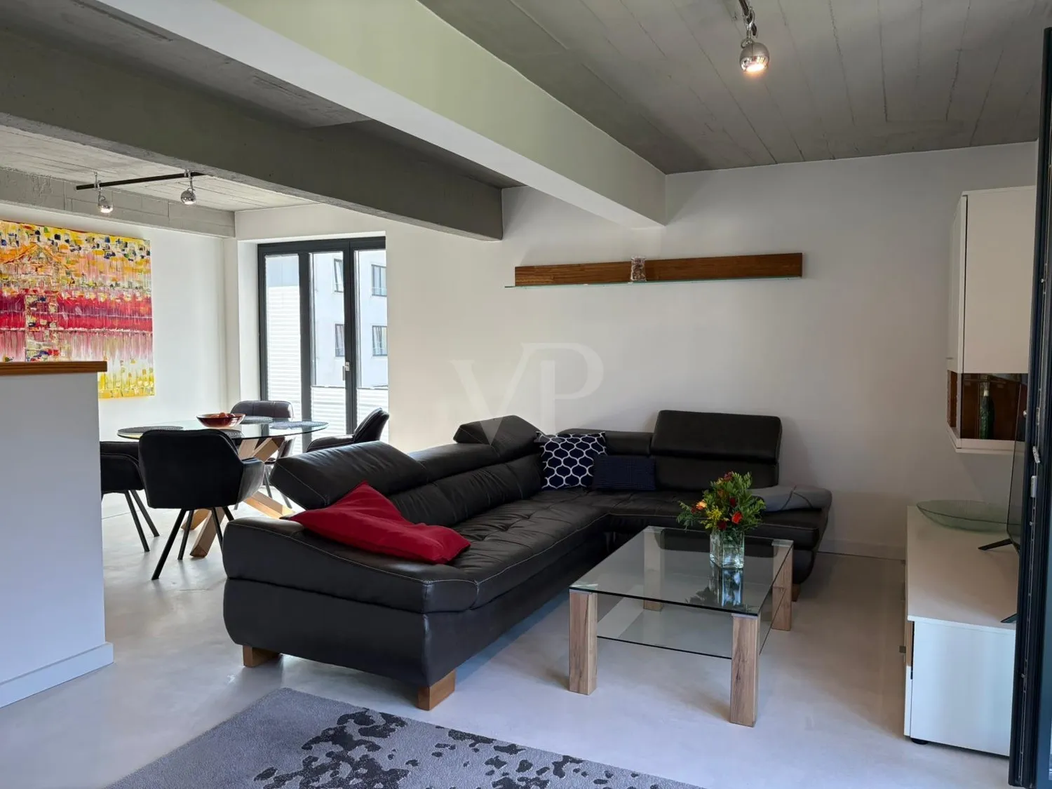 Appartement moderne avec mobilier de haute qualité, situé en première ligne de la plage de la mer Baltique.