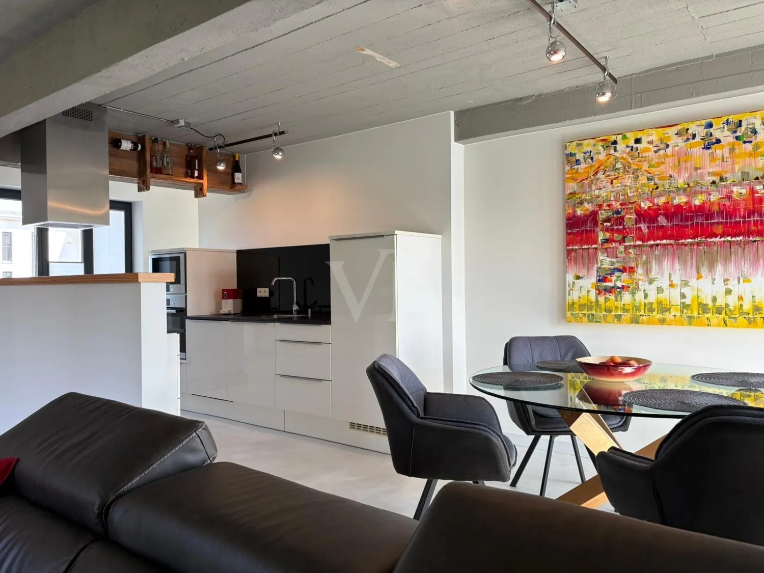 Appartement moderne avec mobilier de haute qualité, situé en première ligne de la plage de la mer Baltique.
