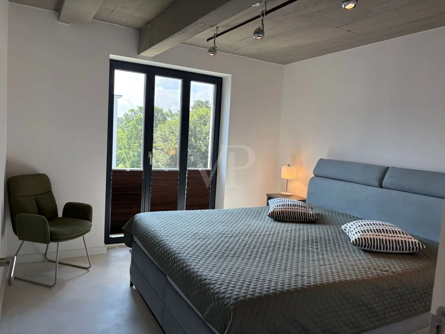 Appartement moderne avec mobilier de haute qualité, situé en première ligne de la plage de la mer Baltique.
