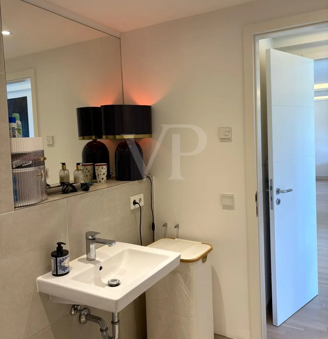 **Moderne Eigentumswohnung mit großem Balkon, Meerblick und Komfortausstattung in Haus 4 Natura – Südstrand 206**