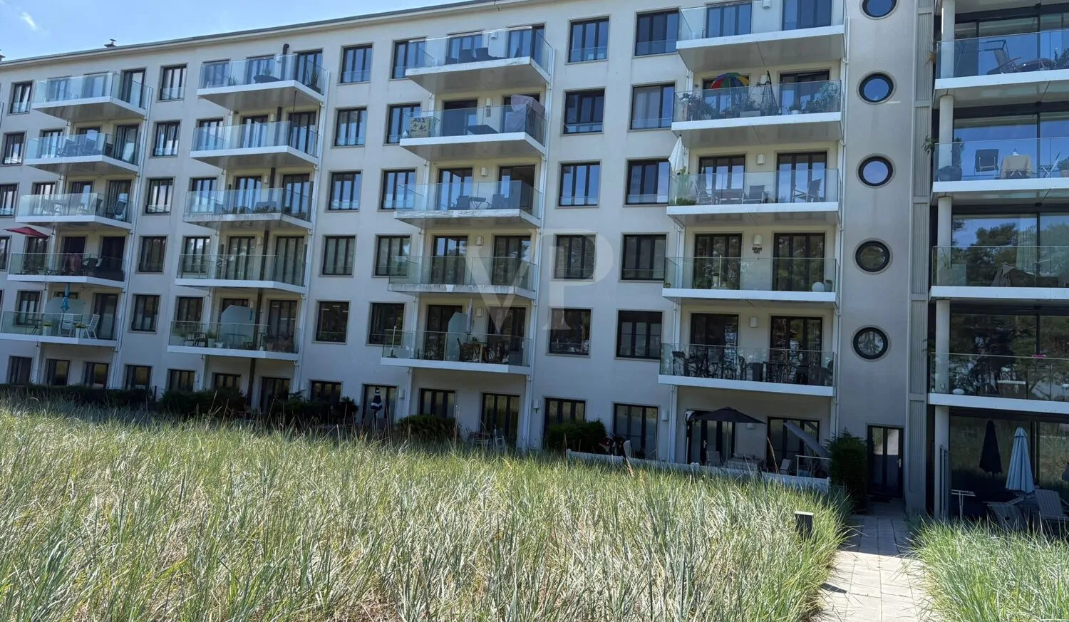 **Moderne Eigentumswohnung mit großem Balkon, Meerblick und Komfortausstattung in Haus 4 Natura – Südstrand 206**