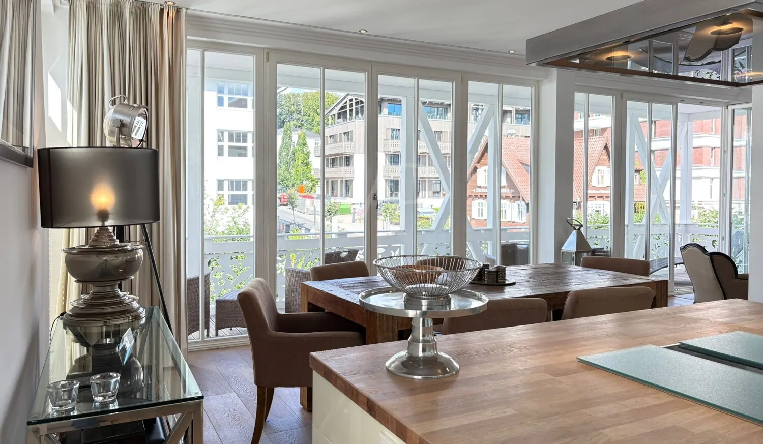 Stilvolles Refugium mit Kaminflair, Sonne und Poolgenuss