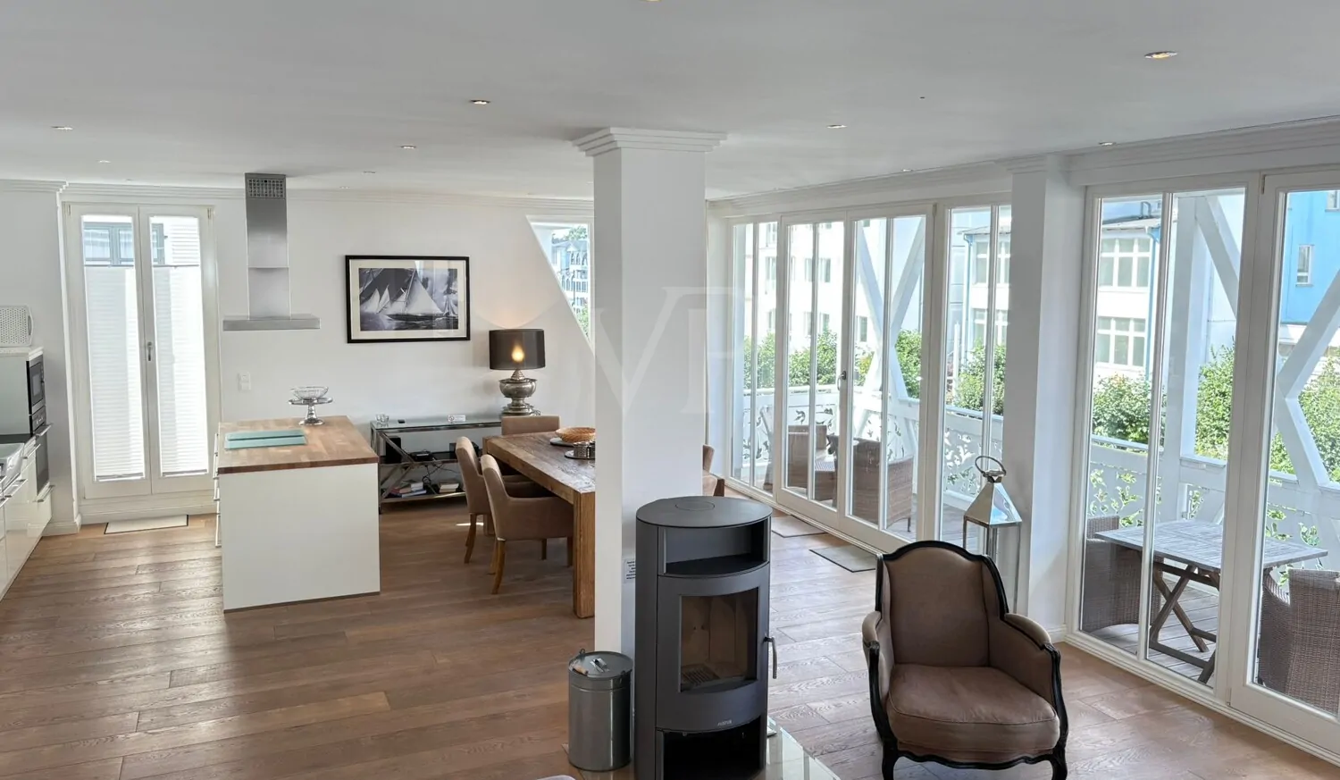 Stilvolles Refugium mit Kaminflair, Sonne und Poolgenuss