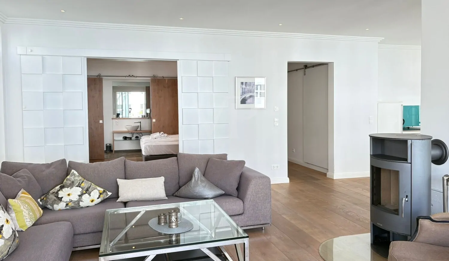 TV-Bereich mit Kamin