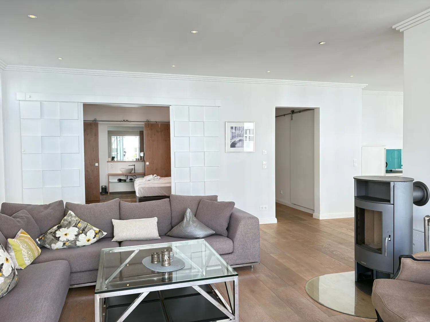 TV-Bereich mit Kamin