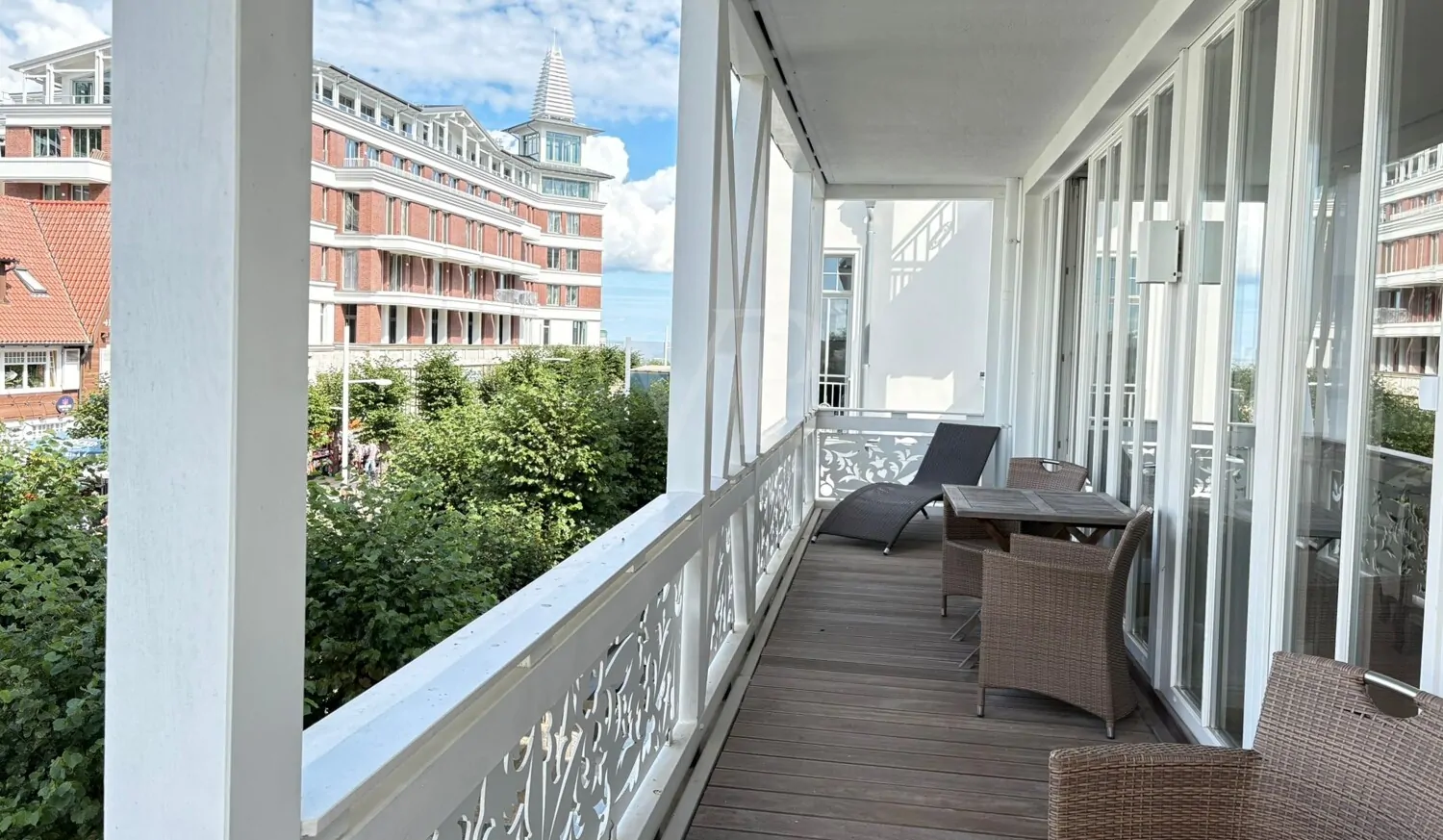 Stilvolles Refugium mit Kaminflair, Sonne und Poolgenuss