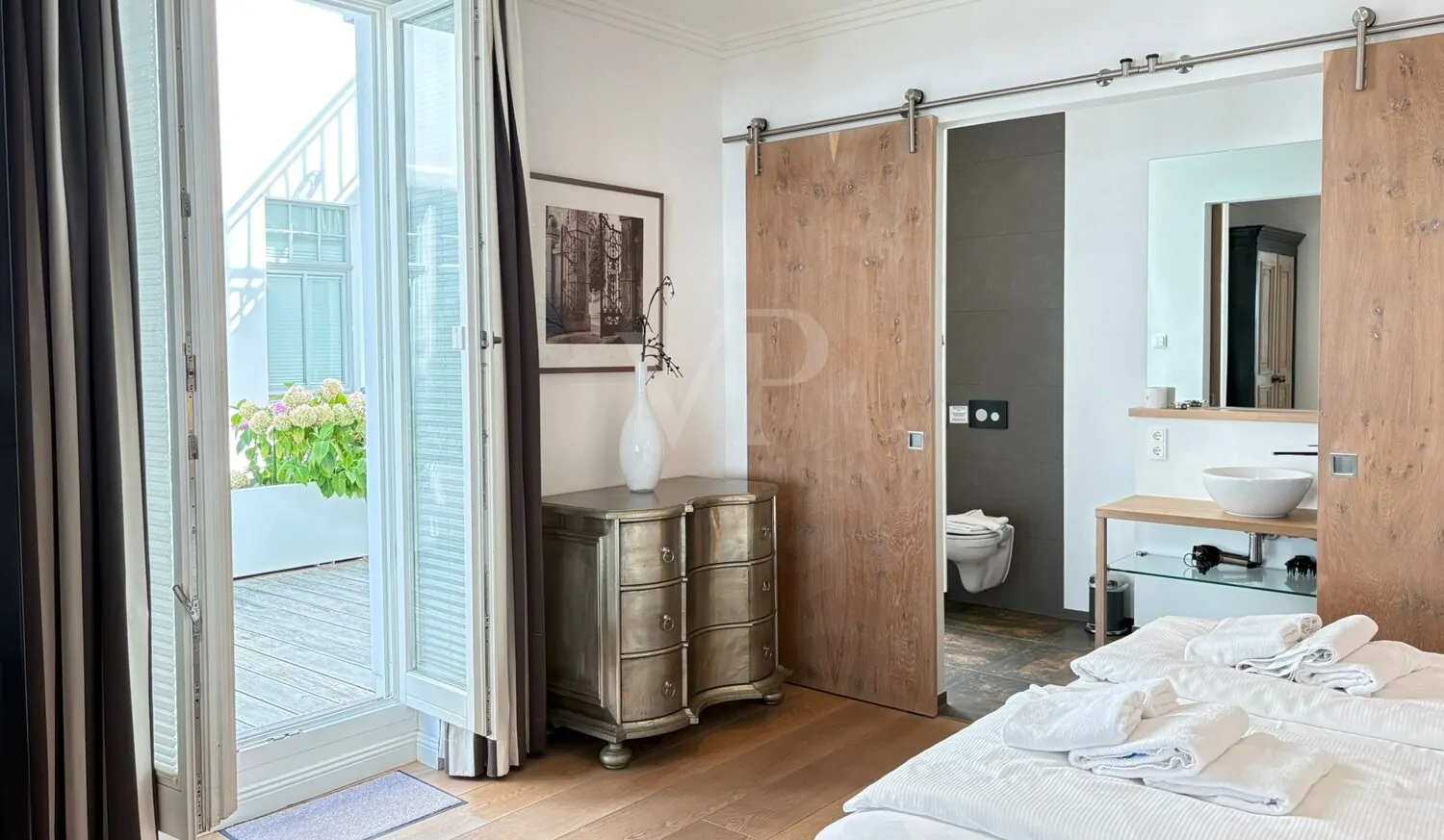 großes Schlafzimmer