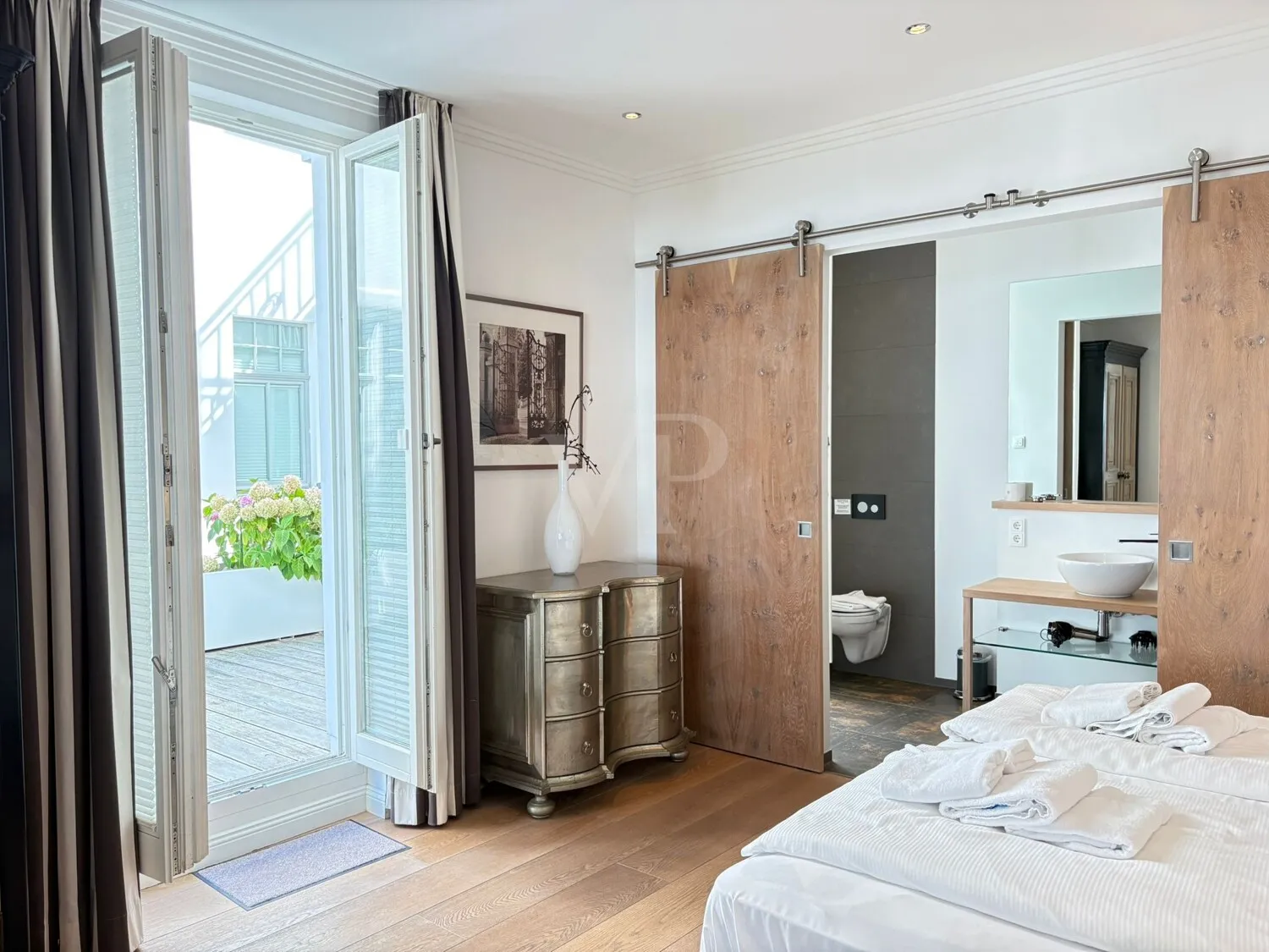 großes Schlafzimmer