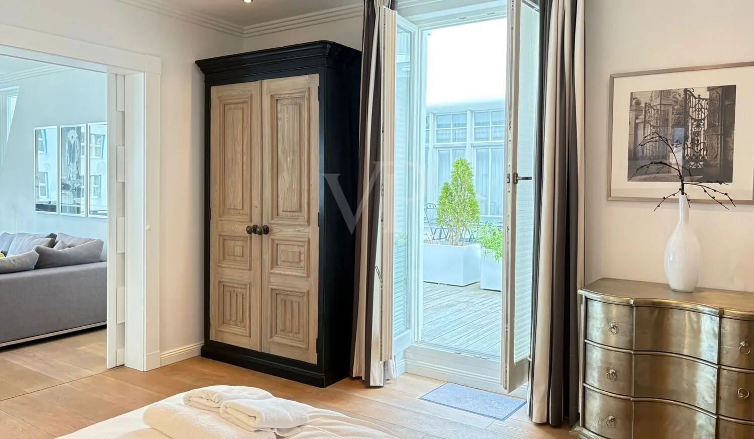 Stilvolles Refugium mit Kaminflair, Sonne und Poolgenuss