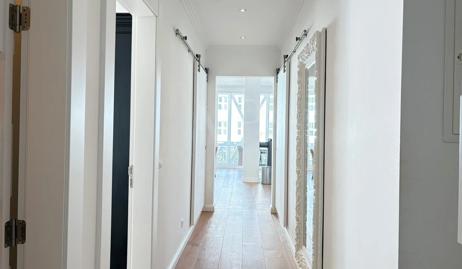 Stilvolles Refugium mit Kaminflair, Sonne und Poolgenuss