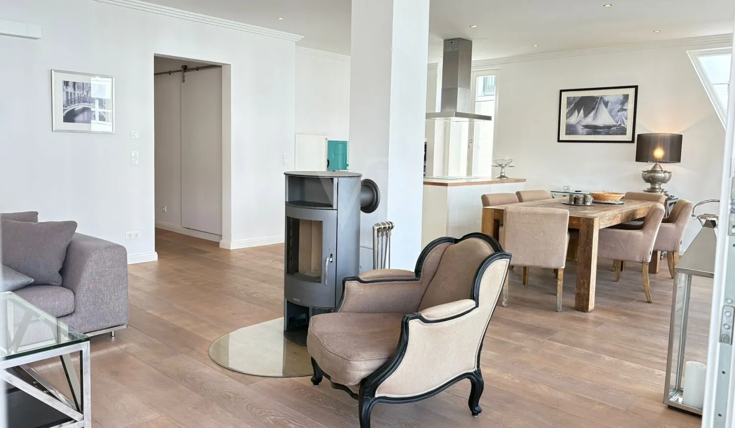 Stilvolles Refugium mit Kaminflair, Sonne und Poolgenuss