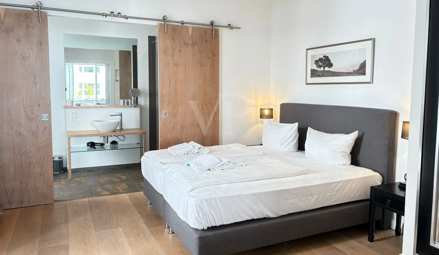 Stilvolles Refugium mit Kaminflair, Sonne und Poolgenuss