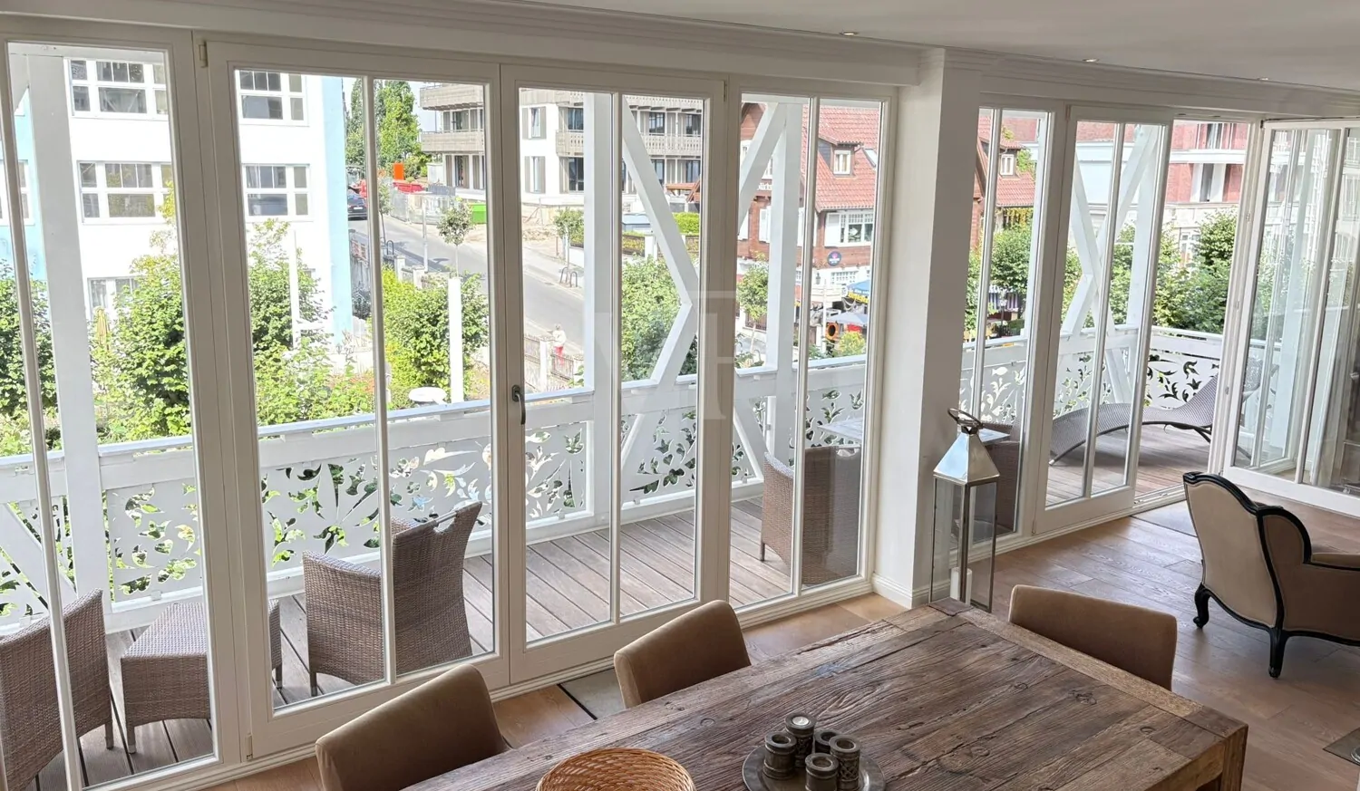 Stilvolles Refugium mit Kaminflair, Sonne und Poolgenuss