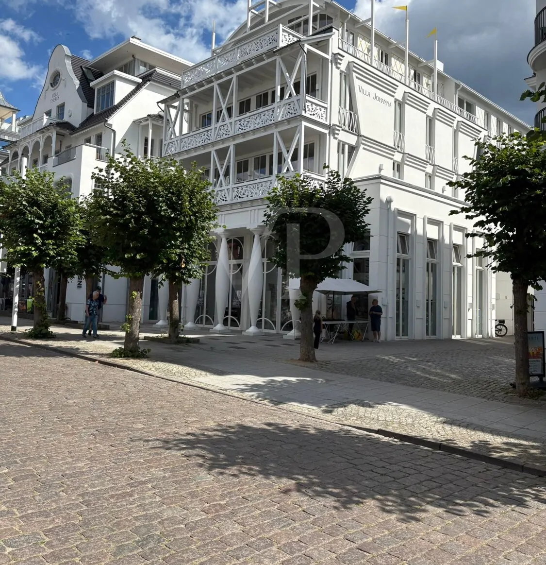 Stilvolles Refugium mit Kaminflair, Sonne und Poolgenuss