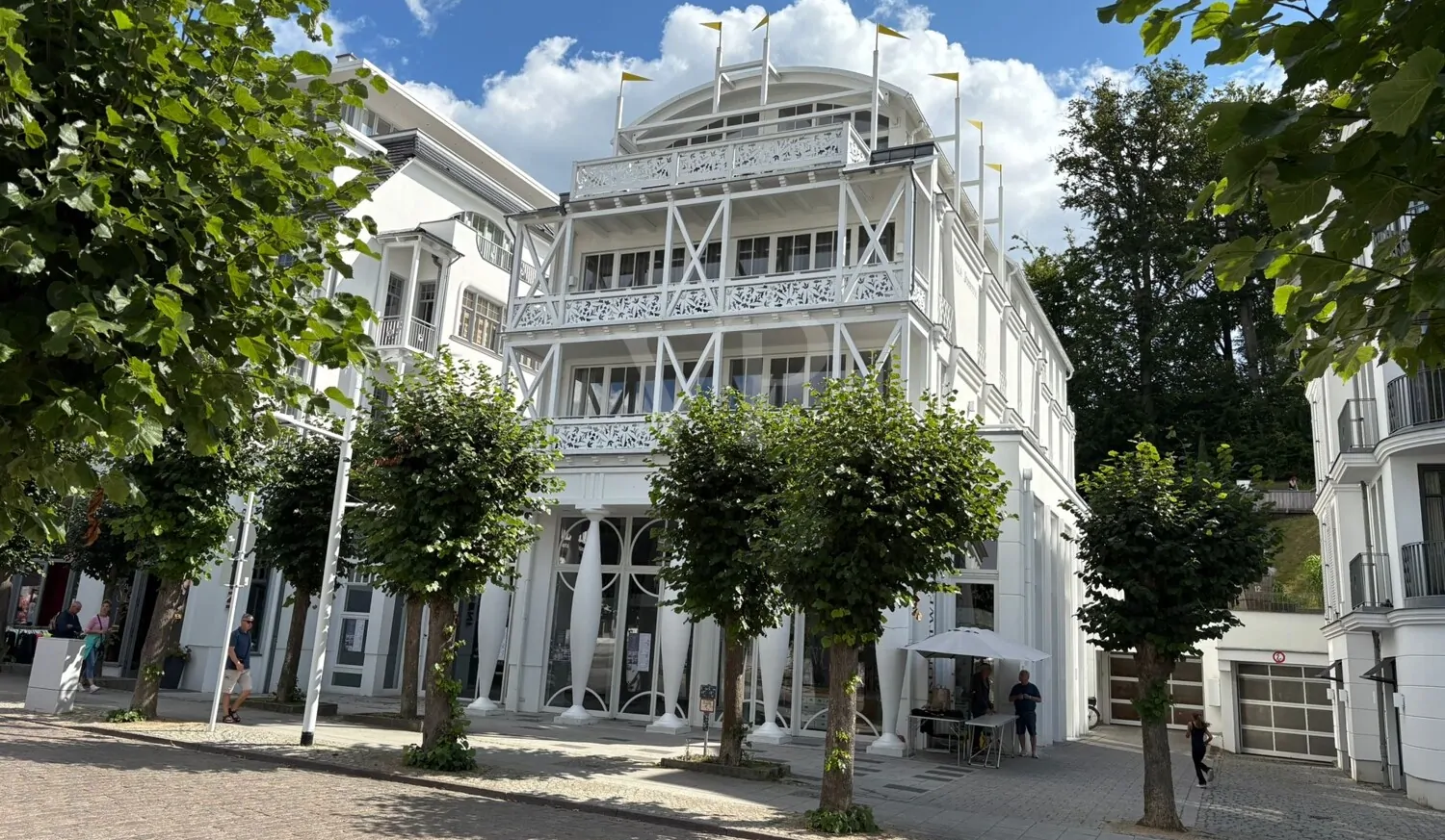 Stilvolles Refugium mit Kaminflair, Sonne und Poolgenuss