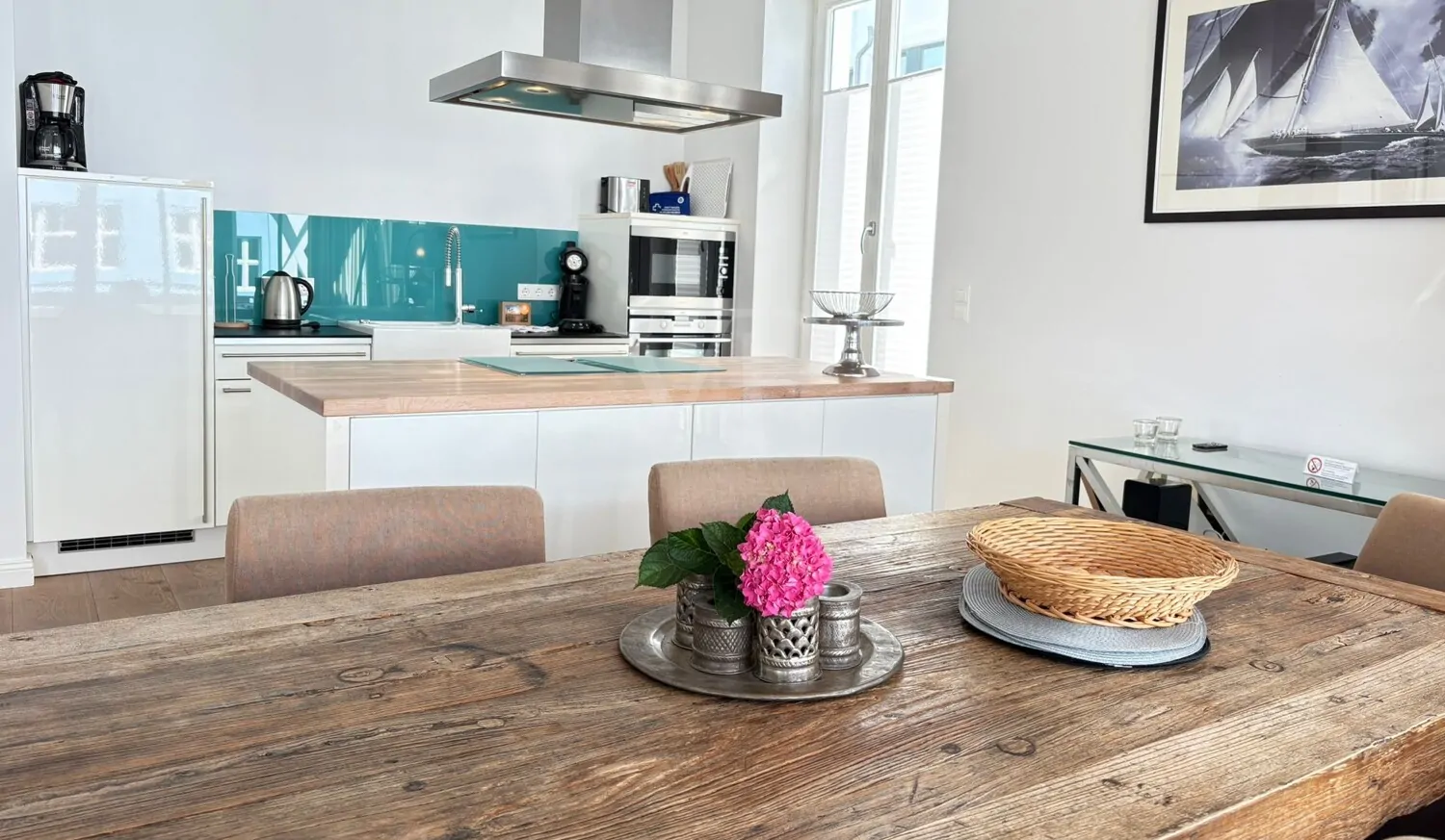 Stilvolles Refugium mit Kaminflair, Sonne und Poolgenuss