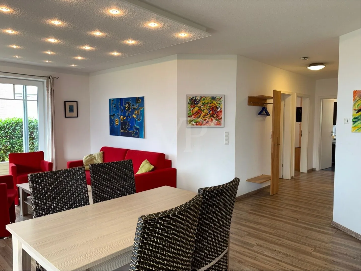 **Attraktive 3-Zimmer-Erdgeschosswohnung mit Terrasse in Hafennähe – Ferienwohnung zum Wohlfühlen**