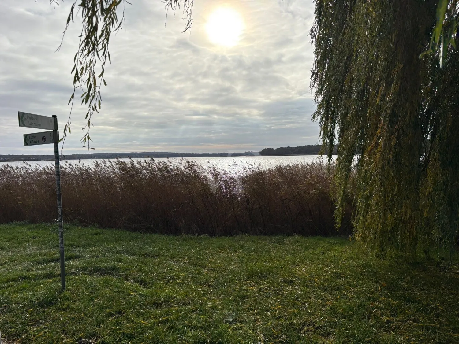 Propriété riveraine ensoleillée sur le lac Sellin avec accès par bateau