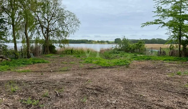 Sonnenverwöhntes Wassergrundstück am Selliner See mit Bootszugang