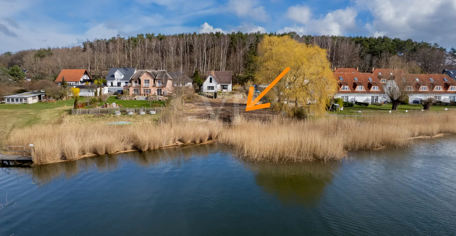 Sonnenverwöhntes Wassergrundstück am Selliner See mit Bootszugang