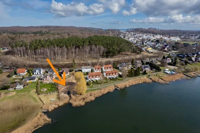 Propriété riveraine ensoleillée sur le lac Sellin avec accès par bateau