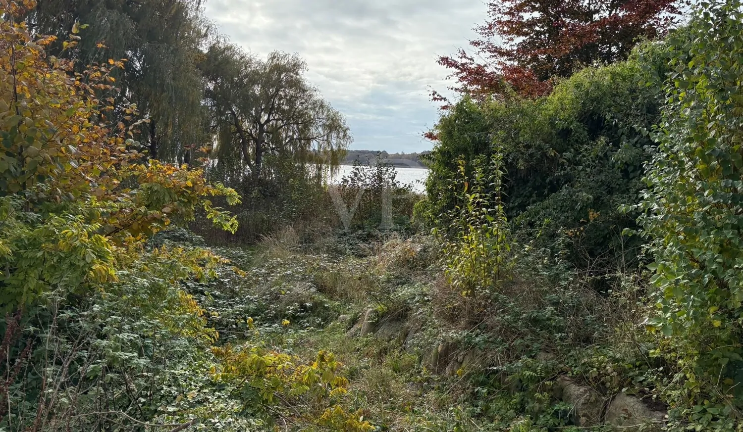Sonnenverwöhntes Wassergrundstück am Selliner See mit Bootszugang