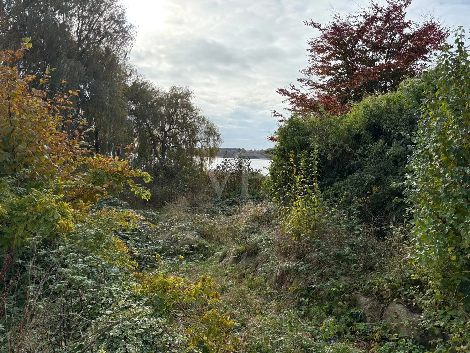 Propriété riveraine ensoleillée sur le lac Sellin avec accès par bateau