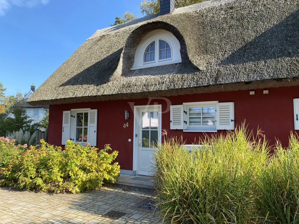 Strandnahes, reetgedecktes Refugium am Dünenwald:   1 Doppelhaus und 1 Ferienhaus in Bestlage