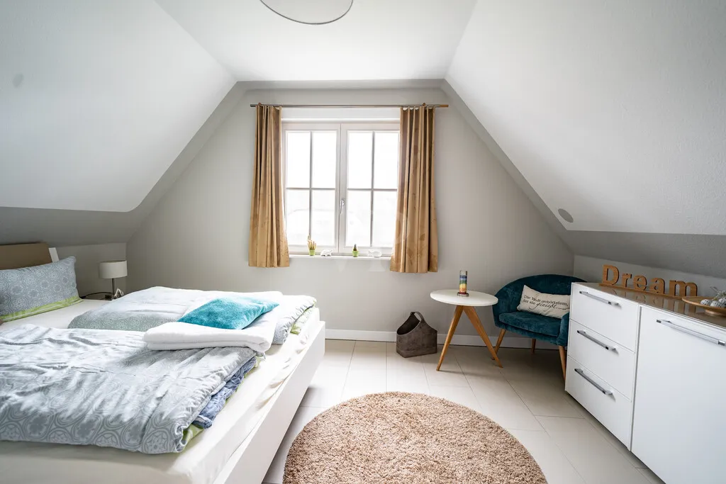 Strandnahes, reetgedecktes Refugium am Dünenwald:   1 Doppelhaus und 1 Ferienhaus in Bestlage