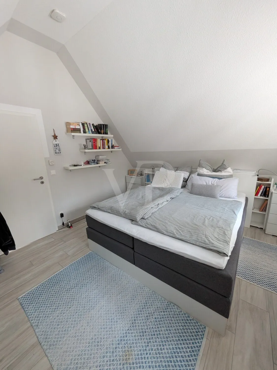 Strandnahes, reetgedecktes Refugium am Dünenwald:   1 Doppelhaus und 1 Ferienhaus in Bestlage