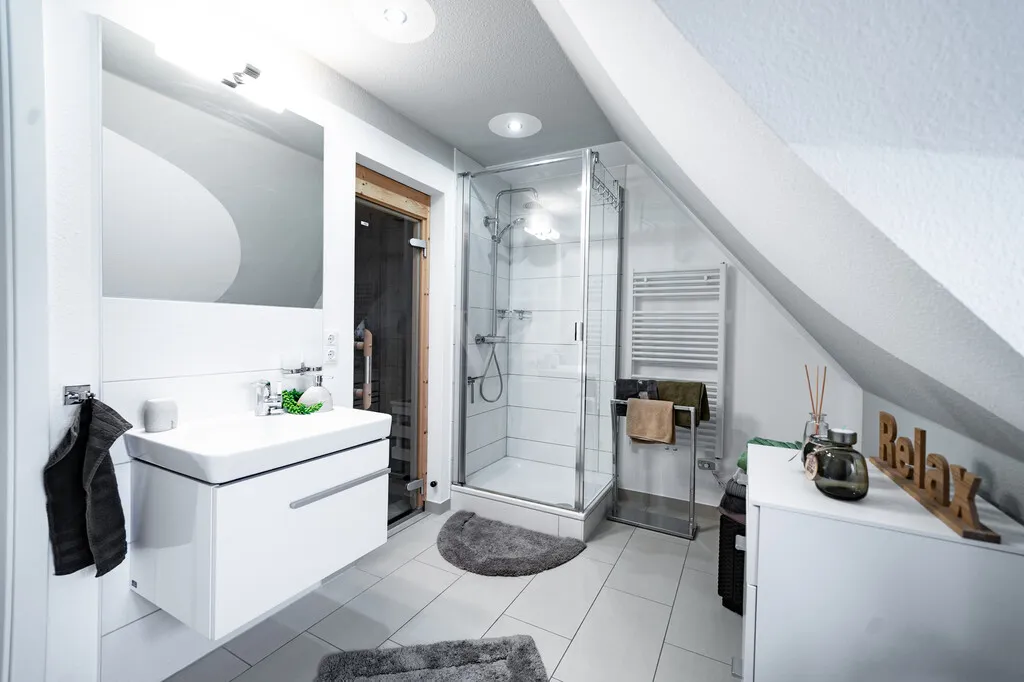 Strandnahes, reetgedecktes Refugium am Dünenwald:   1 Doppelhaus und 1 Ferienhaus in Bestlage