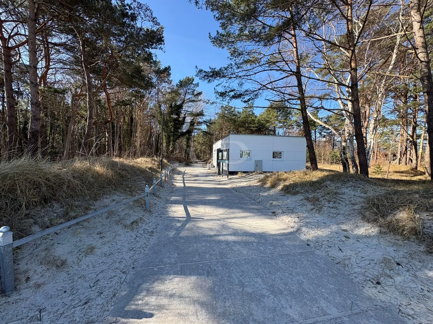 Strandwohnung nahe Binz, 50 m zum schönsten Strand mit 2 Balkonen und Ostseeblick