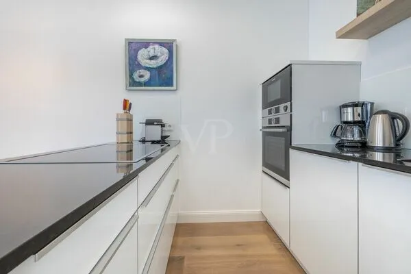 Ostseebad Sellin: Elegantes Wohlgefühl mit großzügigem Balkon und Wellness im Haus